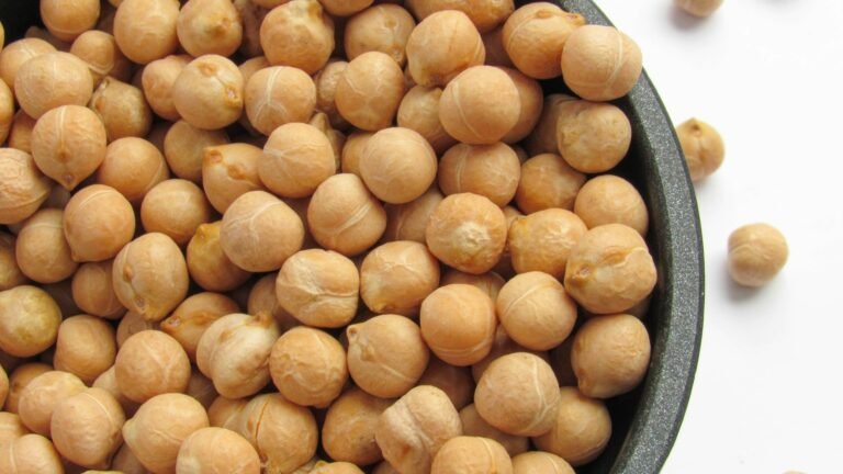 Bol de pois chiches, source de protéines végétales