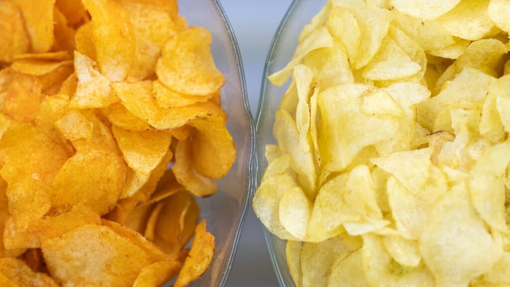 Bols de chips, riches en sel et en graisses
