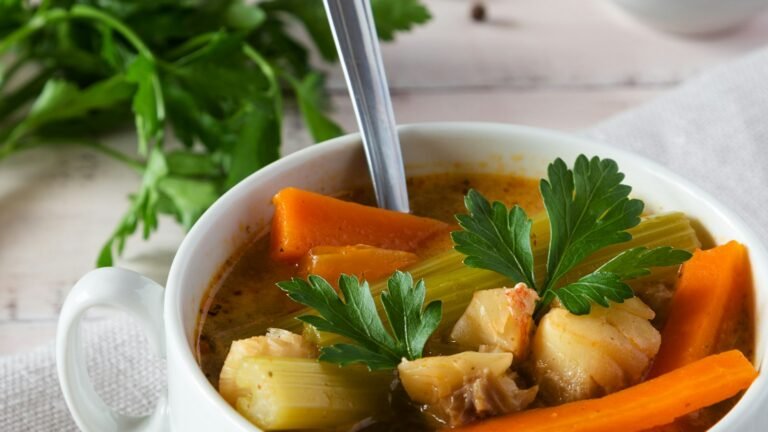 Soupe de légumes aux carottes et aux herbes